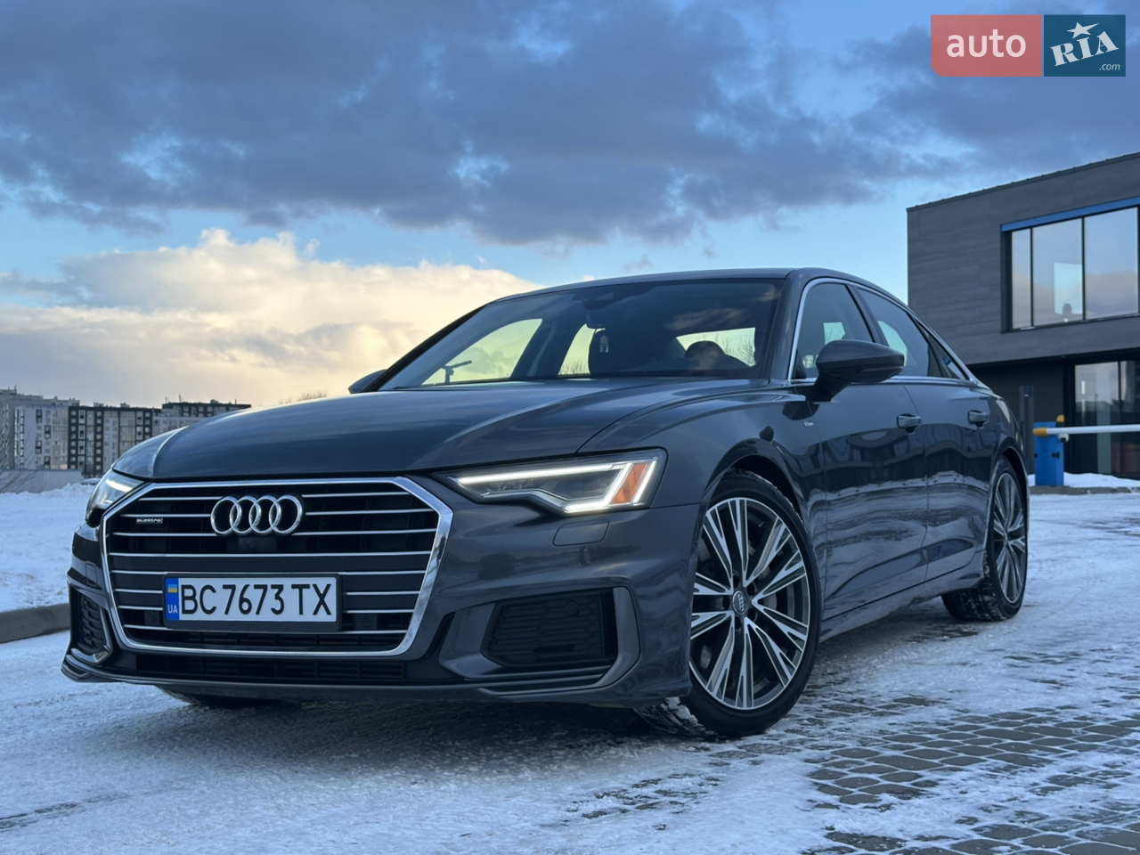 
Audi A6 C8 3.0 TFSI 2019
Авто привезене із США із мінімальними
пошкодженнями, безпека не спрацьовувала 

Прошита остання версія навігації, українська мова

Мотор, коробка, ходова без будь яких зауважень

Машина на дуже гарні комплектації :
﻿﻿- s-line
- ﻿﻿камери 360
- ﻿﻿12 парктроніків
- ﻿﻿лед приборка 
- ﻿﻿розширена мультимедія
- ﻿﻿обдуви та підігріви пердніх сидінь
- ﻿﻿електро регулювання керма
- ﻿﻿електро регулювання передніх сидінь
- ﻿﻿шторки задніх вікон
﻿﻿- електро шторка заднього скла
﻿﻿- безпровідна зарядка
- ﻿﻿память сидіння водія
- ﻿﻿безпровідний AppleCarPlay/AndroidAuto
- ﻿﻿4-х зонний клімат контроль
- безключовий доступ на всіх дверках
﻿﻿- відкривання багажника помахом ноги
- ﻿﻿круїз контроль
﻿﻿- Люк
﻿﻿- датчики зліпих зон
﻿﻿- датчик дощу та світла
﻿﻿- матрична фул лед оптика з вирізанням авто
﻿﻿- динамічні задні ліхтарі
﻿﻿- система Audi Pre Sens
Та дуже багато іншого

Детальніше по телефону 