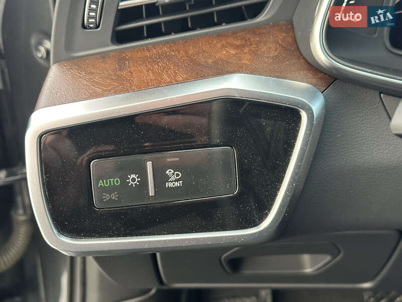 Седан Audi A6 2019 в Львові