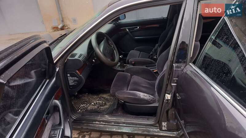 Седан Audi A6 1995 в Чорткове