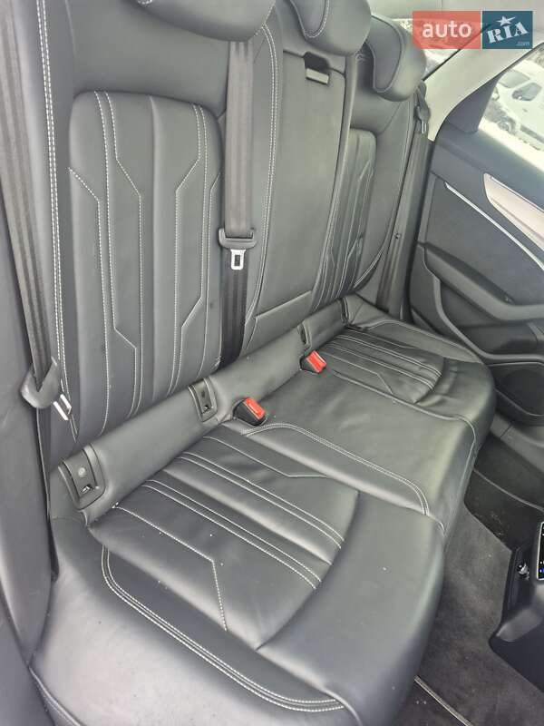 Седан Audi A6 2022 в Львове