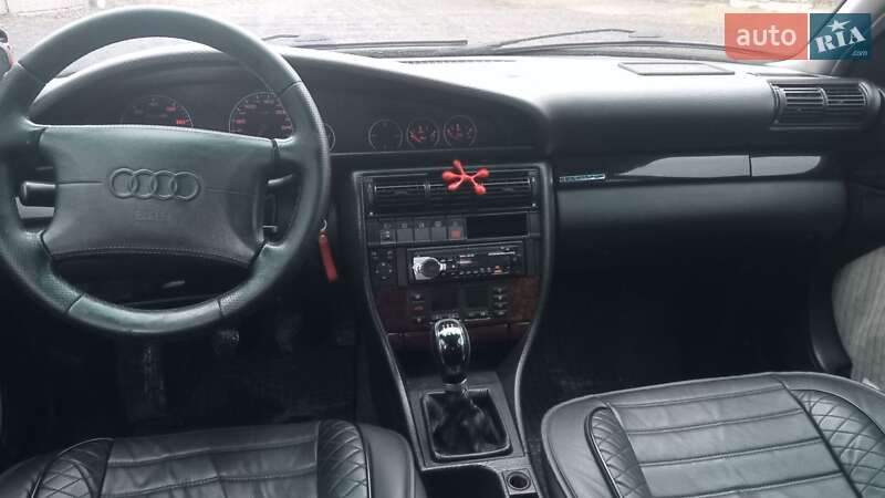 Седан Audi A6 1995 в Горохове