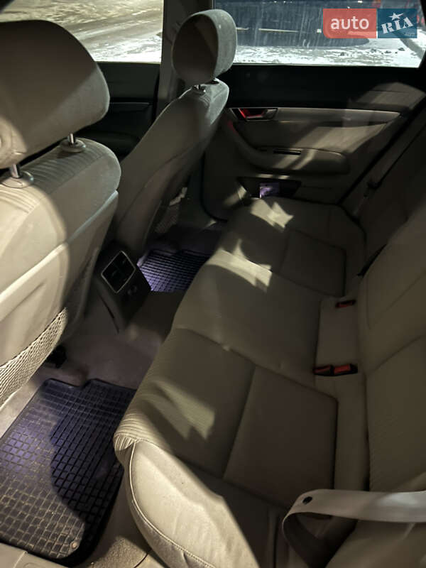 Седан Audi A6 2004 в Корце