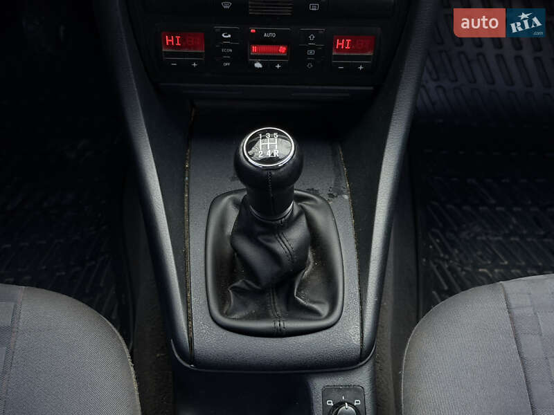 Седан Audi A6 1998 в Тячеві