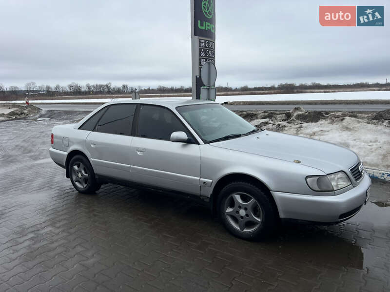Седан Audi A6 1995 в Жовкві