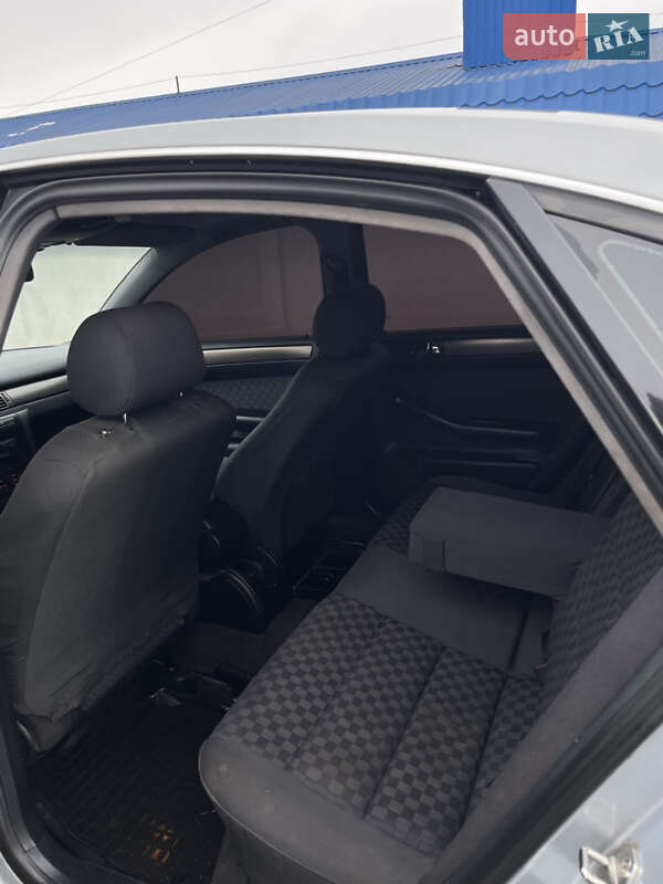 Седан Audi A6 1999 в Радивиліві