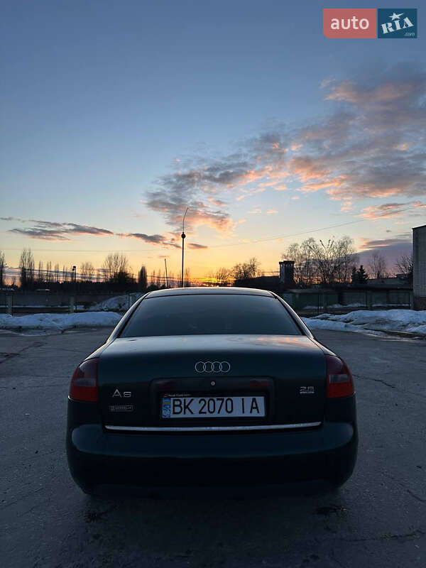 Седан Audi A6 2001 в Вараше