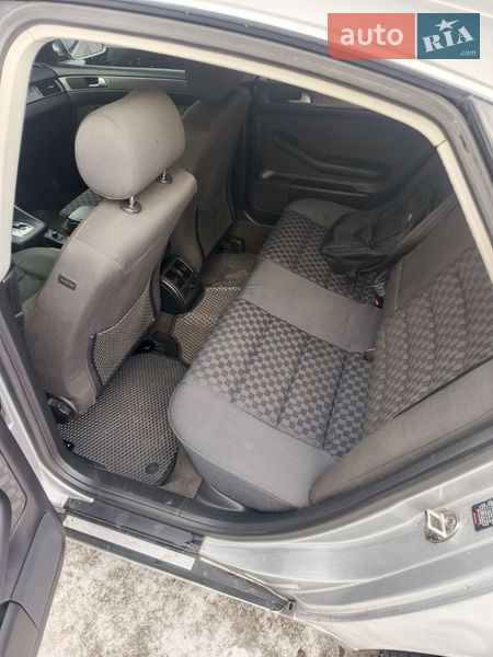 Седан Audi A6 2004 в Узині