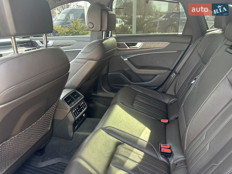 Седан Audi A6 2022 в Львове