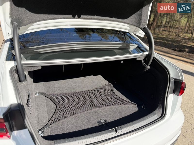 Седан Audi A6 2022 в Львове