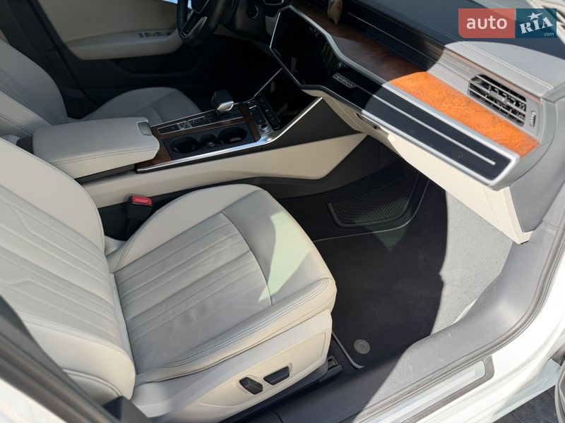 Седан Audi A6 2022 в Львове