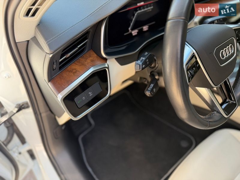 Седан Audi A6 2022 в Львове