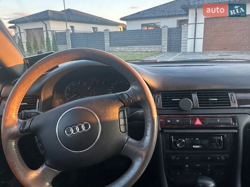 Седан Audi A6 2001 в Вараше