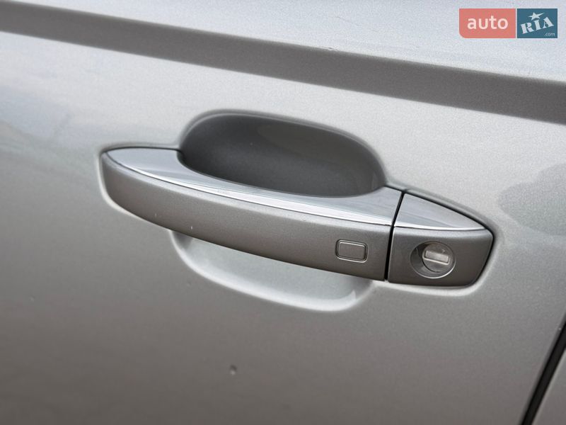 Седан Audi A6 2013 в Дубровице