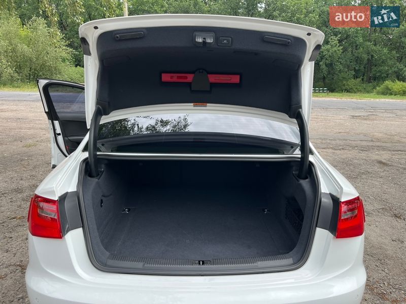 Седан Audi A6 2014 в Краснограде