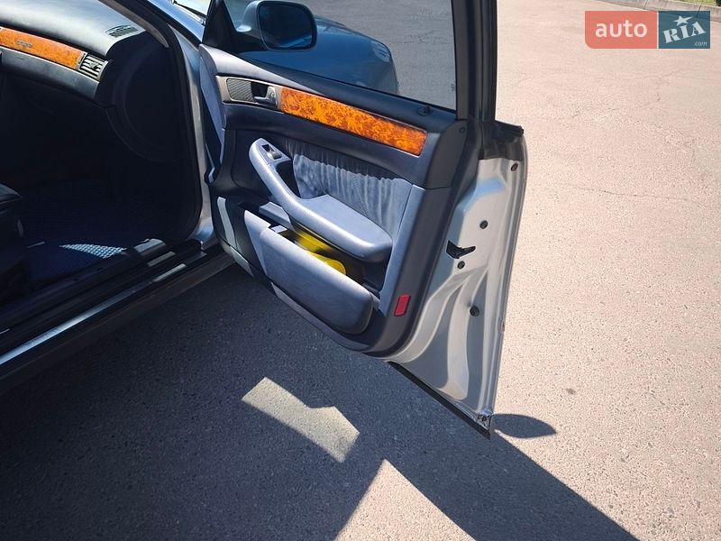 Універсал Audi A6 1999 в Вараші