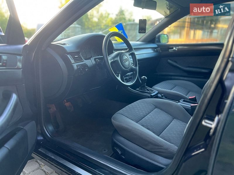 Седан Audi A6 1998 в Жовкве