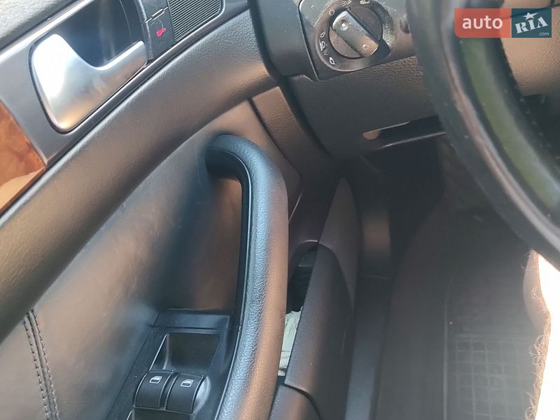 Седан Audi A6 2003 в Остроге