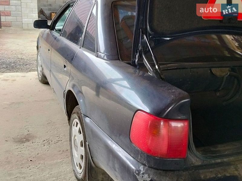 Седан Audi A6 1995 в Зарічному