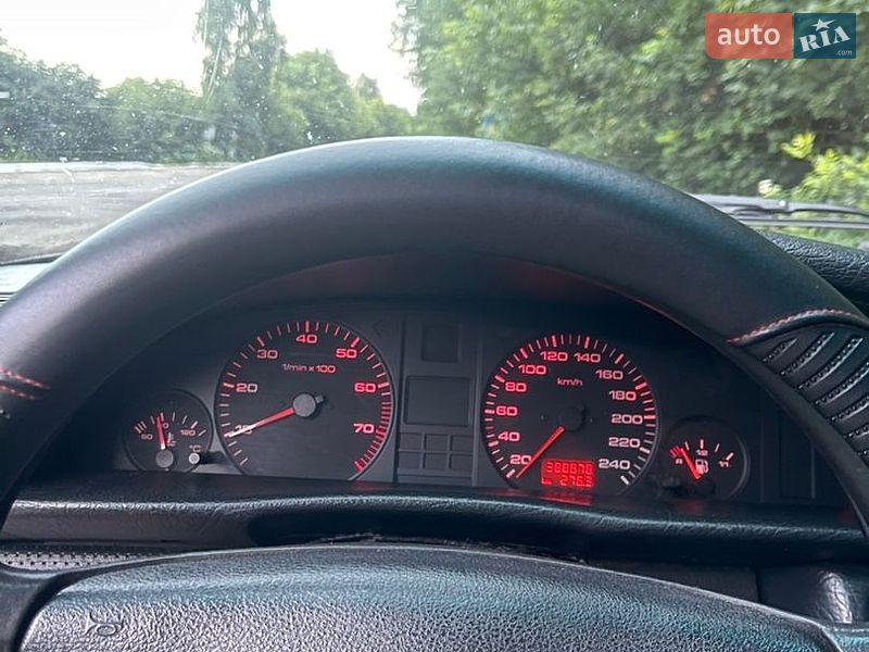 Седан Audi A6 1994 в Володарці