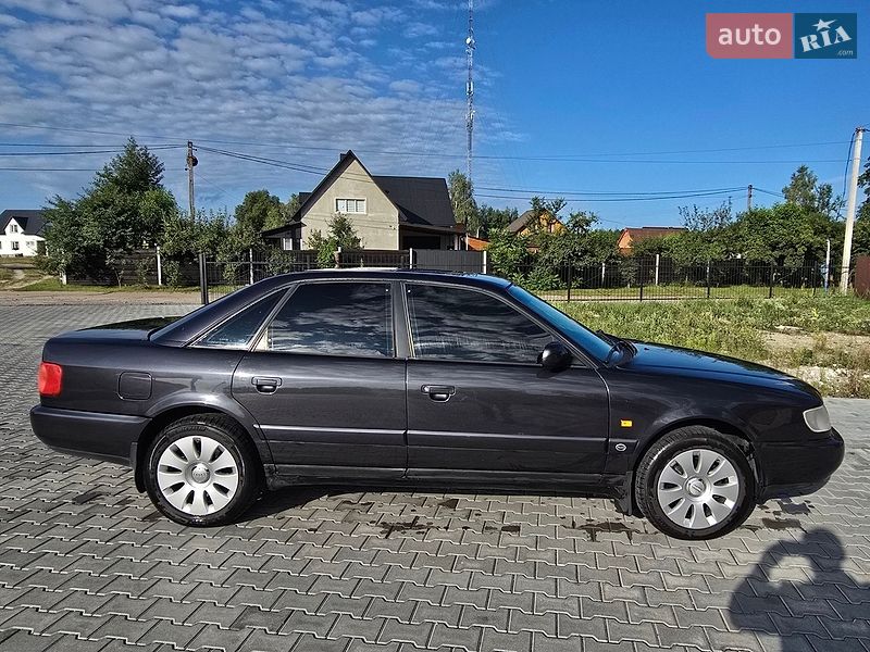 Седан Audi A6 1995 в Шацке