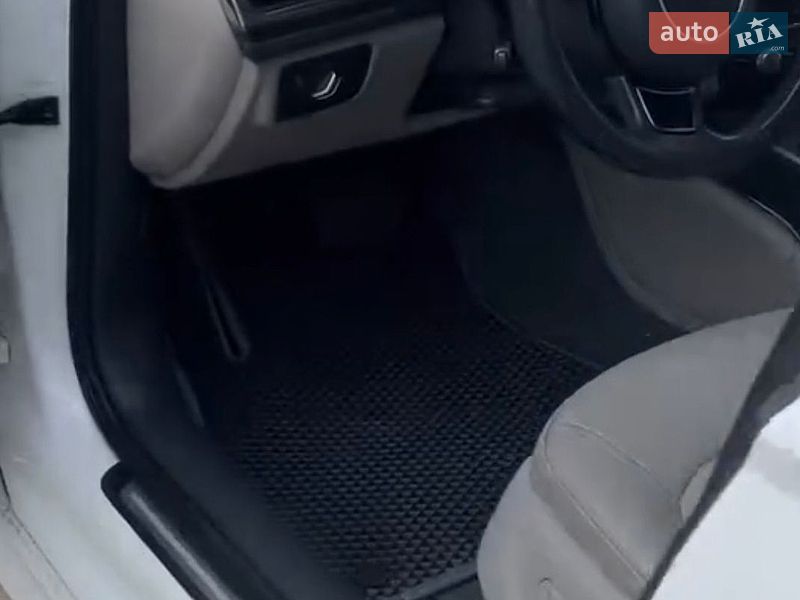Седан Audi A6 2016 в Черновцах
