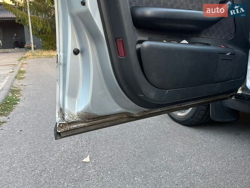 Седан Audi A6 1999 в Каневі