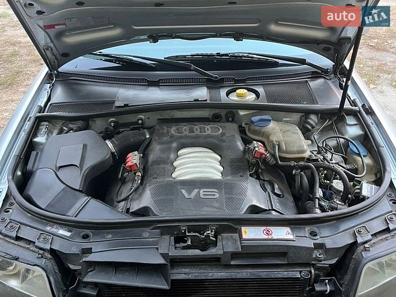 Седан Audi A6 1999 в Каневі
