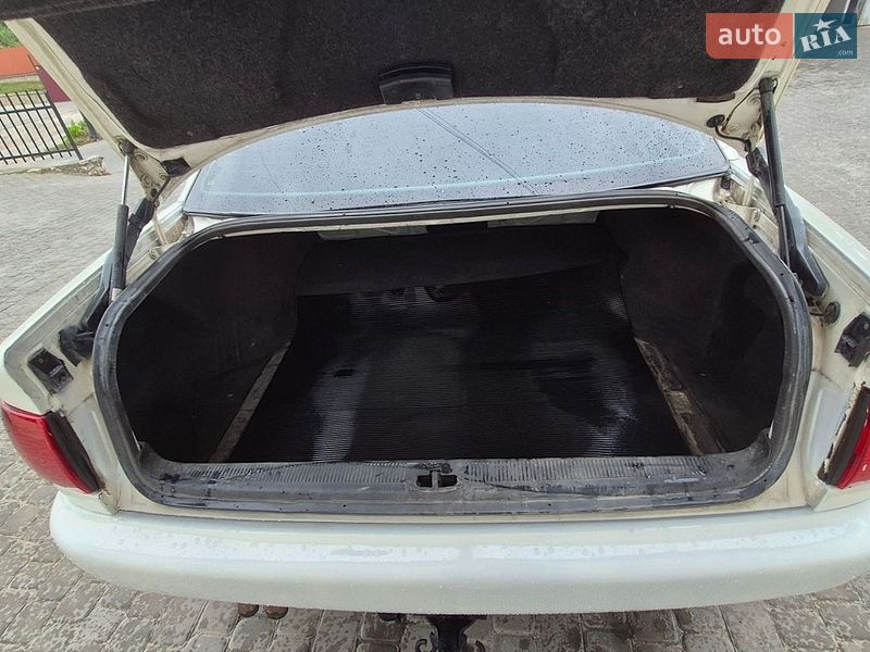 Седан Audi A6 1995 в Кременці