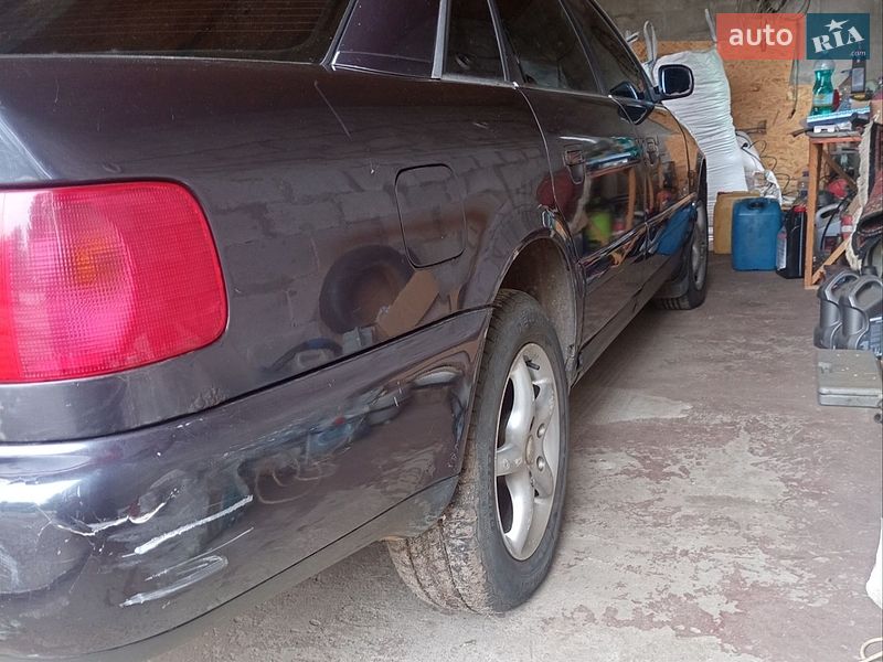 Седан Audi A6 1995 в Дубровиці