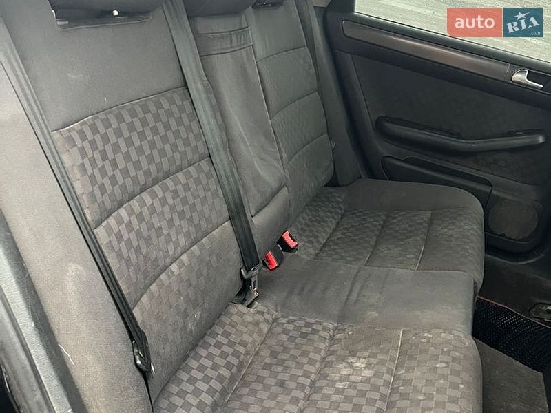 Седан Audi A6 2002 в Хотині
