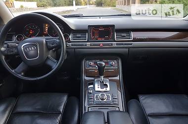 Седан Audi A8 2005 в Малине