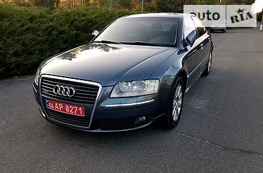 Седан Audi A8 2005 в Малине