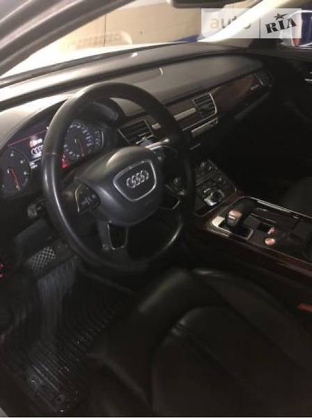 Седан Audi A8 2011 в Одесі
