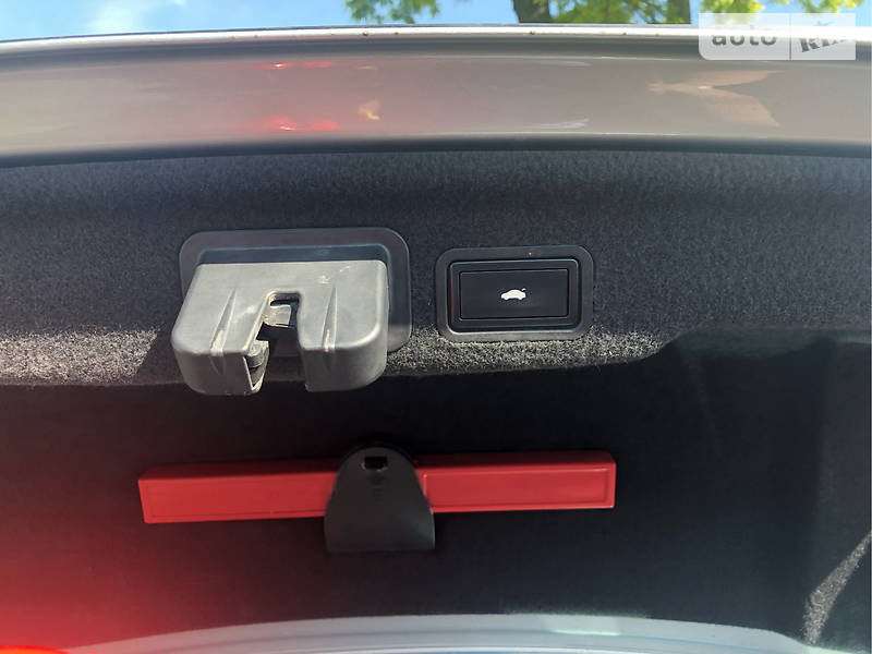 Седан Audi A8 2011 в Одесі