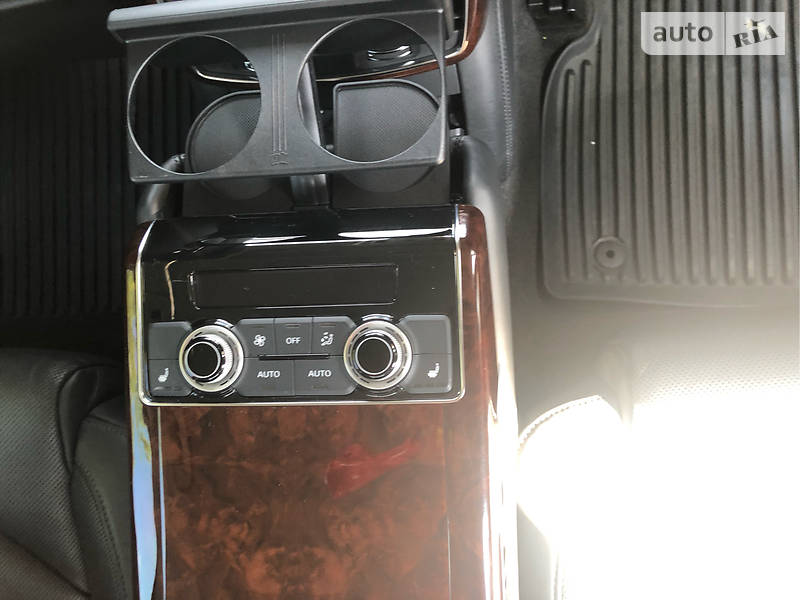 Седан Audi A8 2011 в Одесі