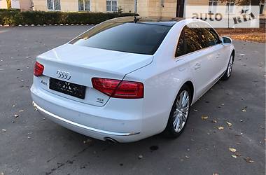 Седан Audi A8 2014 в Староконстантинове