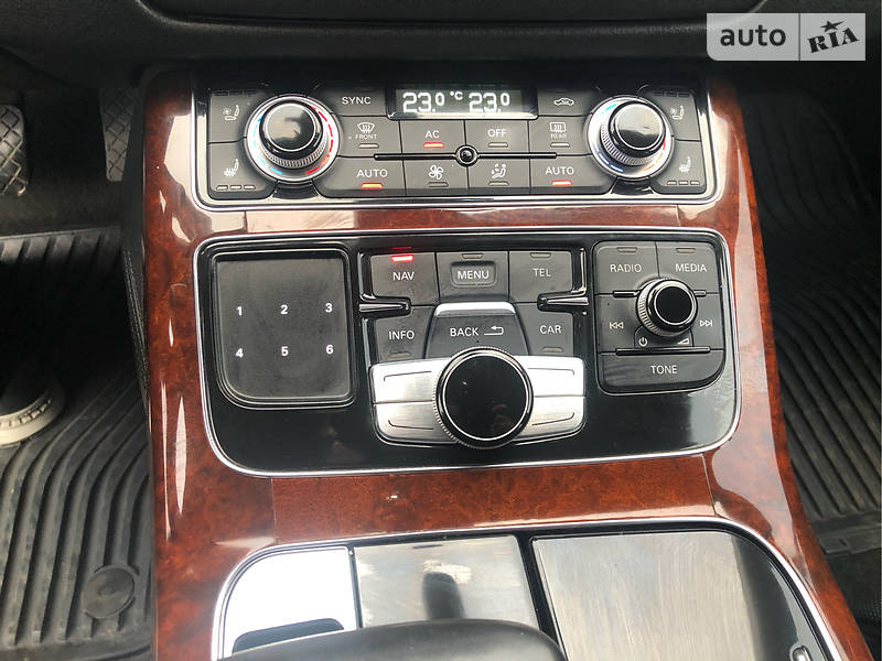 Седан Audi A8 2011 в Одесі