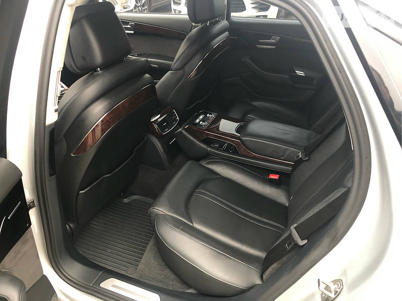Седан Audi A8 2011 в Одесі