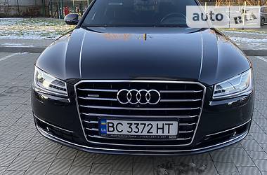 Седан Audi A8 2015 в Львові