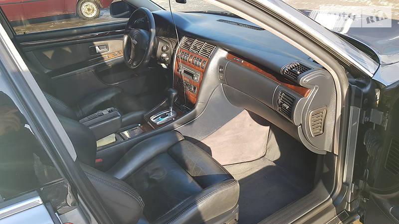 Седан Audi A8 1998 в Чорткові