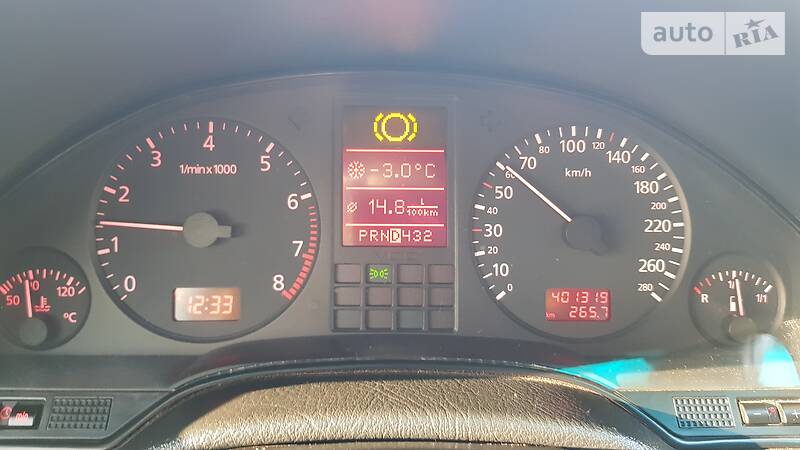 Седан Audi A8 1998 в Чорткові