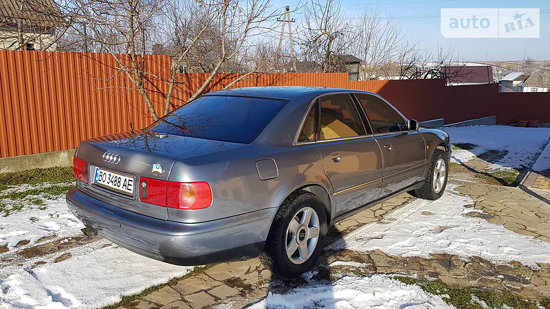 Седан Audi A8 1998 в Чорткові