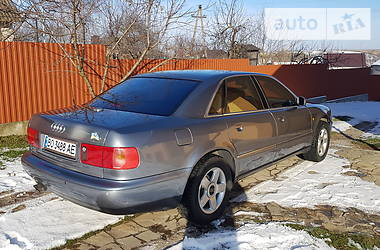 Седан Audi A8 1998 в Чорткове