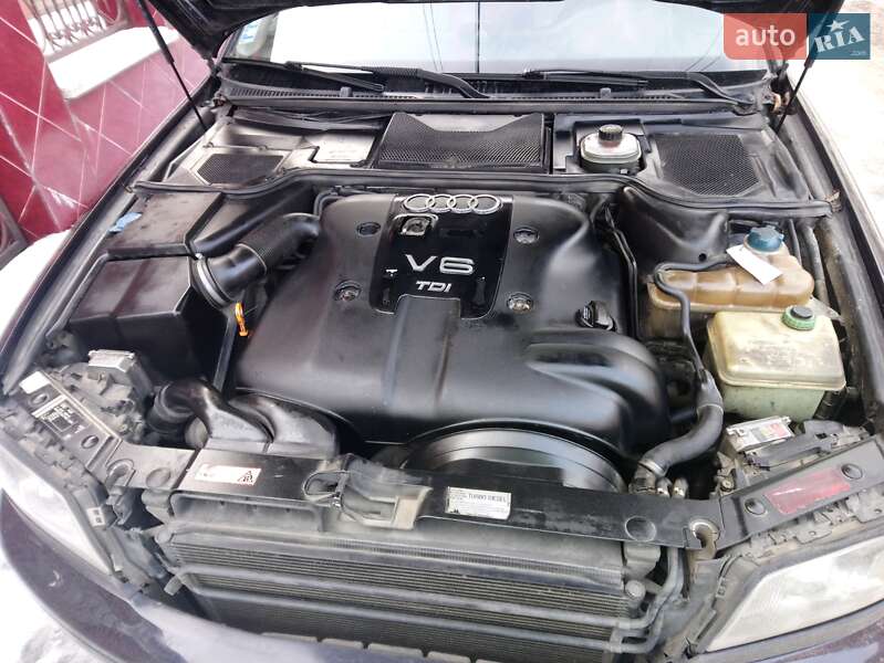 Седан Audi A8 1997 в Тячеві