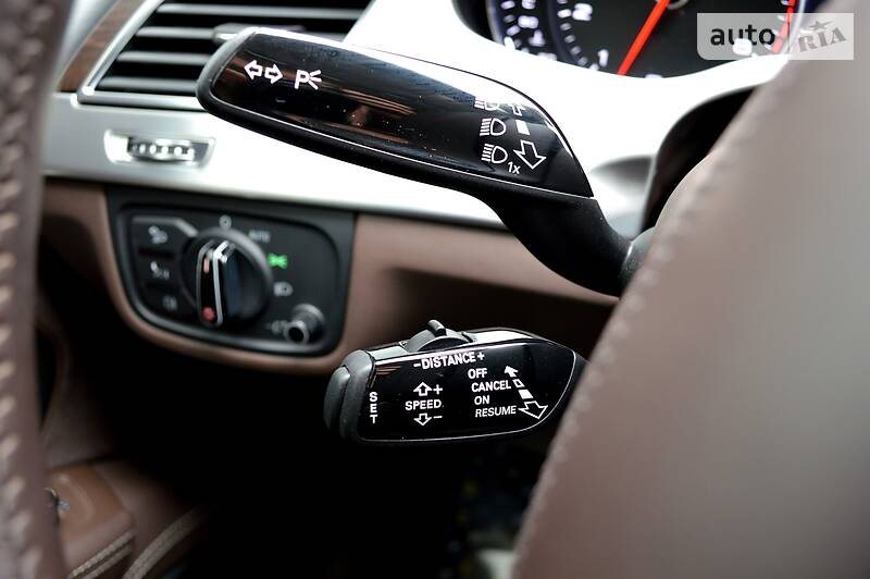 Седан Audi A8 2012 в Одесі