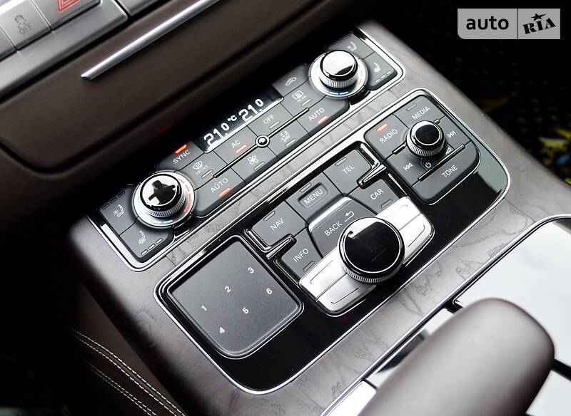 Седан Audi A8 2012 в Одесі