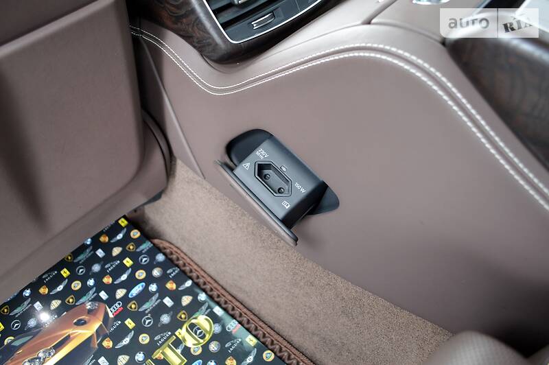 Седан Audi A8 2012 в Одесі