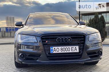 Седан Audi A8 2010 в Иршаве