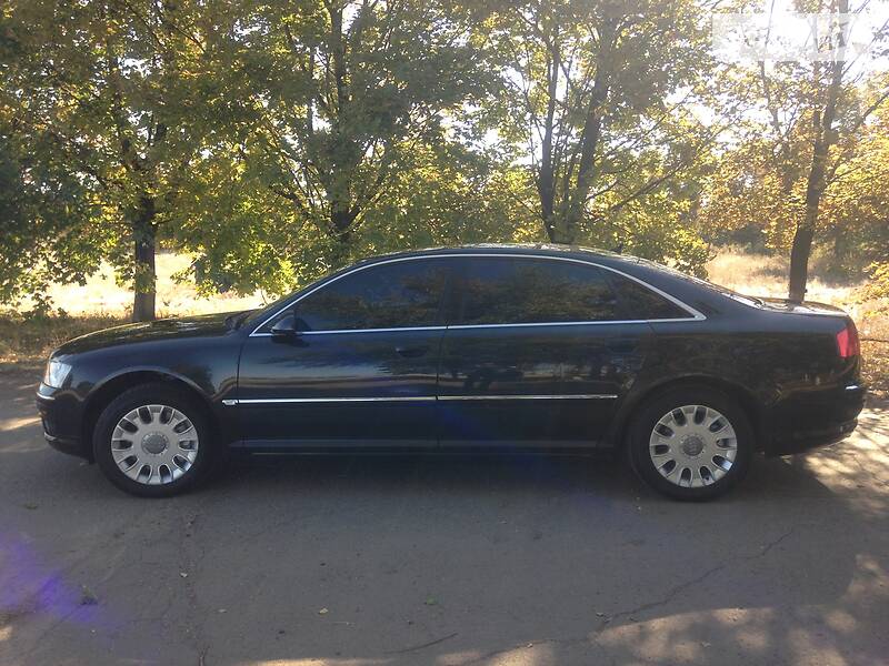 Седан Audi A8 2004 в 