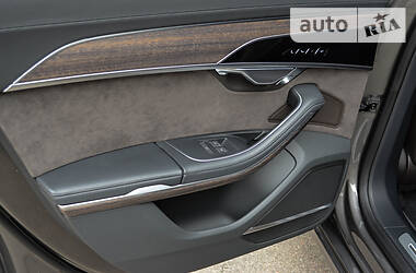 Седан Audi A8 2017 в 